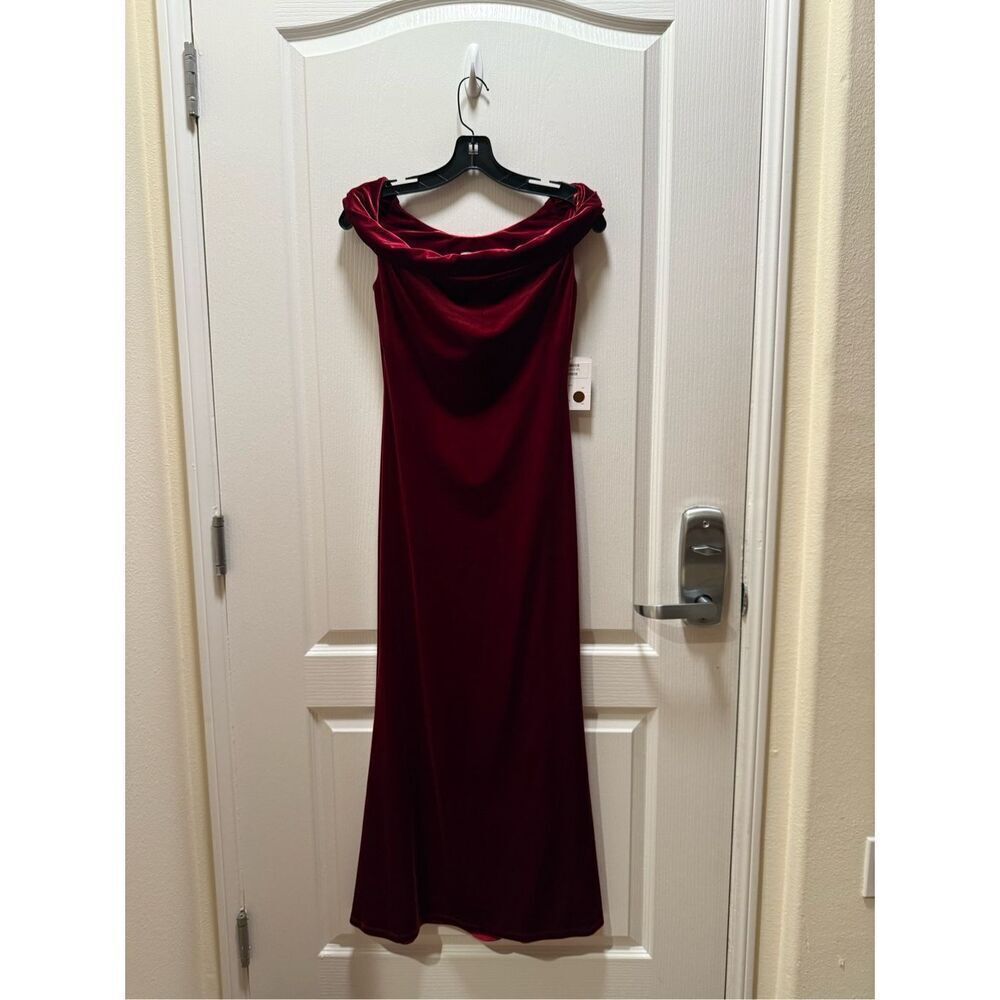 NIA the Brand Off the shoulder Velvet  maxi dress in Burgundy Red  size S NWT - Picture 5 of 7